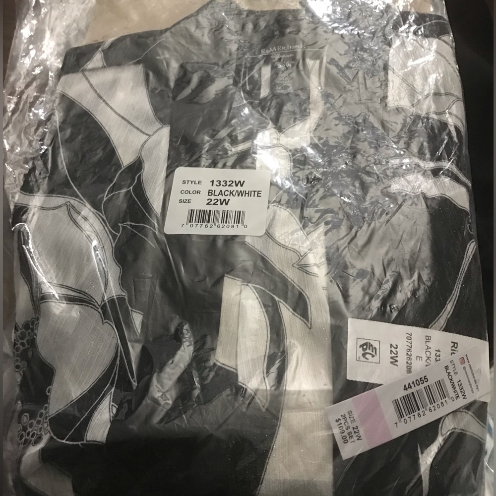 Brand new still in package comes with necklace